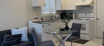 Modern & Spacious 1BR ~ minutes away from Main St.