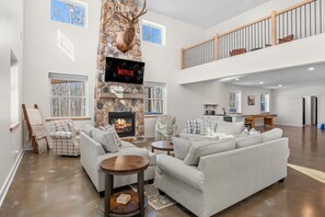 Televisie en een open haard