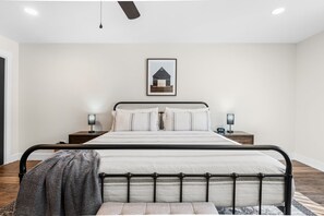 6 slaapkamers, een strijkplank/strijkijzer, wifi, beddengoed