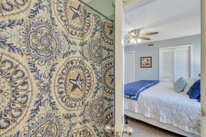 2 chambres, bureau, fer et planche à repasser, accès au Wi-Fi (inclus)