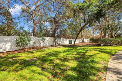 Family & pet-friendly, 2bed/2.5bath updated condo, 5 min to beach & Village