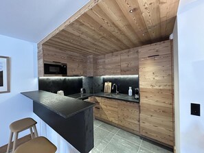 Réfrigérateur, micro-ondes, four, lave-vaisselle