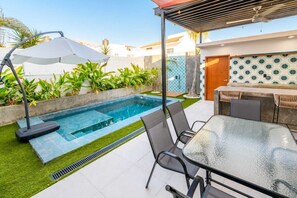 Outdoor dining - Casa Lomas 5bedrm house w/pool, Wifi, AC, terrace @ Mazatlán next to Golden Zone (Mazatlán)