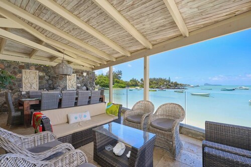 Villa LAGON Bleu, pieds dans l'eau, piscine privée