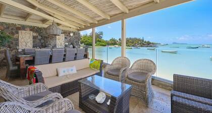 Villa LAGON Bleu, pieds dans l'eau, piscine privée