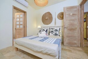 4 bedrooms, iron/ironing board, travel cot, WiFi