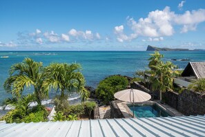 Pool - Duplex La HOULE- waterfront, colonial style (Cap Malheureux)