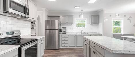 House | Private kitchen | Fridge, microwave, oven, stovetop
