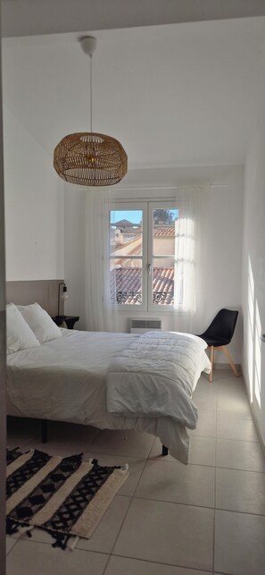 3 bedrooms, iron/ironing board, travel cot