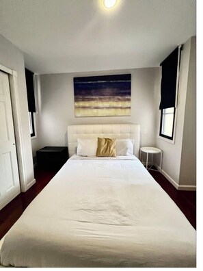 1 dormitorio, tabla de planchar con plancha, wifi y ropa de cama
