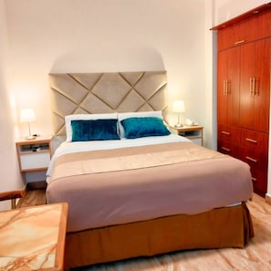 Suíte luxo, 1 cama Queen e sofá-cama, notificação para pessoas com deficiência auditiva | Lençóis italianos Frette, roupas de cama premium, edredons de pluma