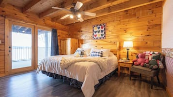 Family Cabin, Lake View | 3 bedrooms, laptop workspace, blackout drapes, soundproofing