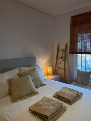 2 habitaciones, tabla de planchar con plancha, wifi y ropa de cama 