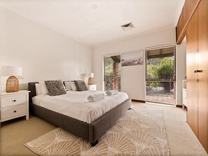 4 habitaciones, escritorio y acceso a internet 