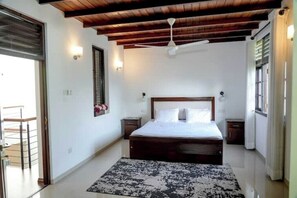 3 slaapkamers, een strijkplank/strijkijzer, wifi, beddengoed