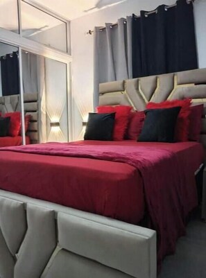 1 habitación, tabla de planchar con plancha, cuna de viaje y wifi 