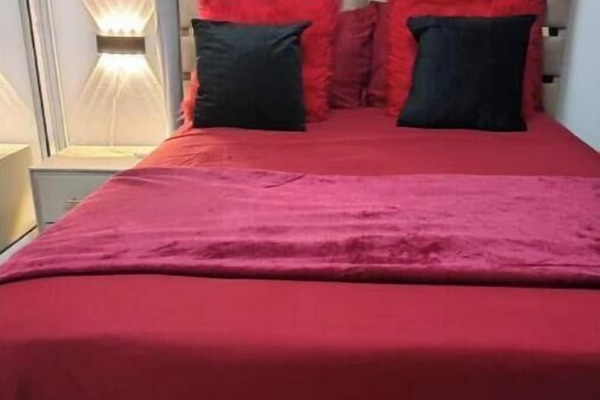 1 slaapkamer, een strijkplank/strijkijzer, reisbedje, gratis wifi