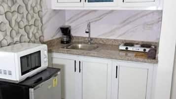 Fridge, microwave, stovetop, coffee/tea maker