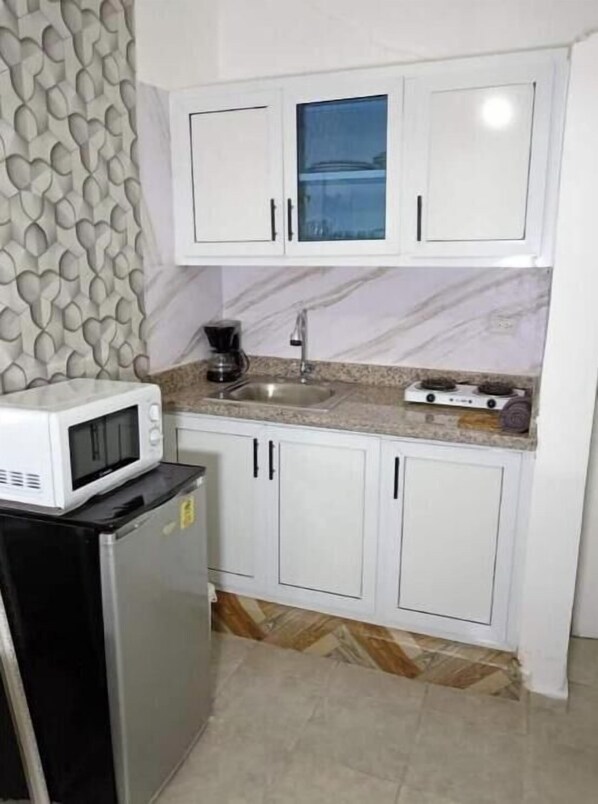 Fridge, microwave, stovetop, coffee/tea maker