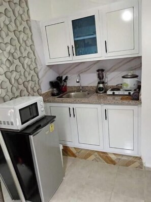 Fridge, microwave, stovetop, coffee/tea maker