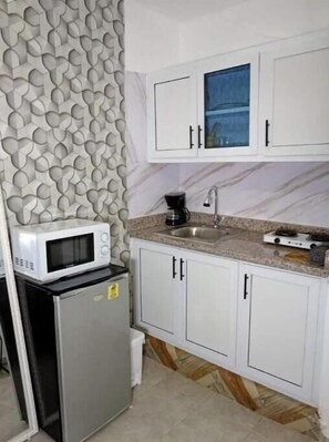 Fridge, microwave, stovetop, coffee/tea maker
