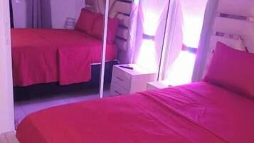 2 chambres, fer et planche à repasser, Wi-Fi, draps fournis