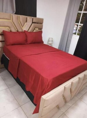 2 chambres, fer et planche à repasser, Wi-Fi, draps fournis