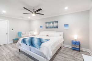 3 bedrooms, hypo-allergenic bedding, desk, laptop workspace