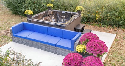King Beds Hot Tub Arcade Grill & Firepit
