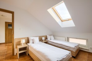 Classic Quadruple Room | Desk, blackout drapes, iron/ironing board, free WiFi - Patra (Warsaw)