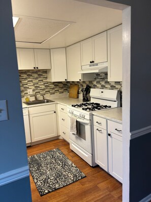 Mikrovågsugn, ugn, spishäll och diskmaskin