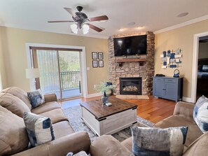 Smart TV, fireplace