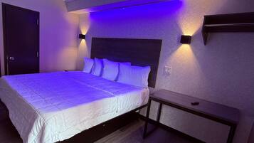 豪華雙人房 | 書桌、筆電工作空間、免費無線上網