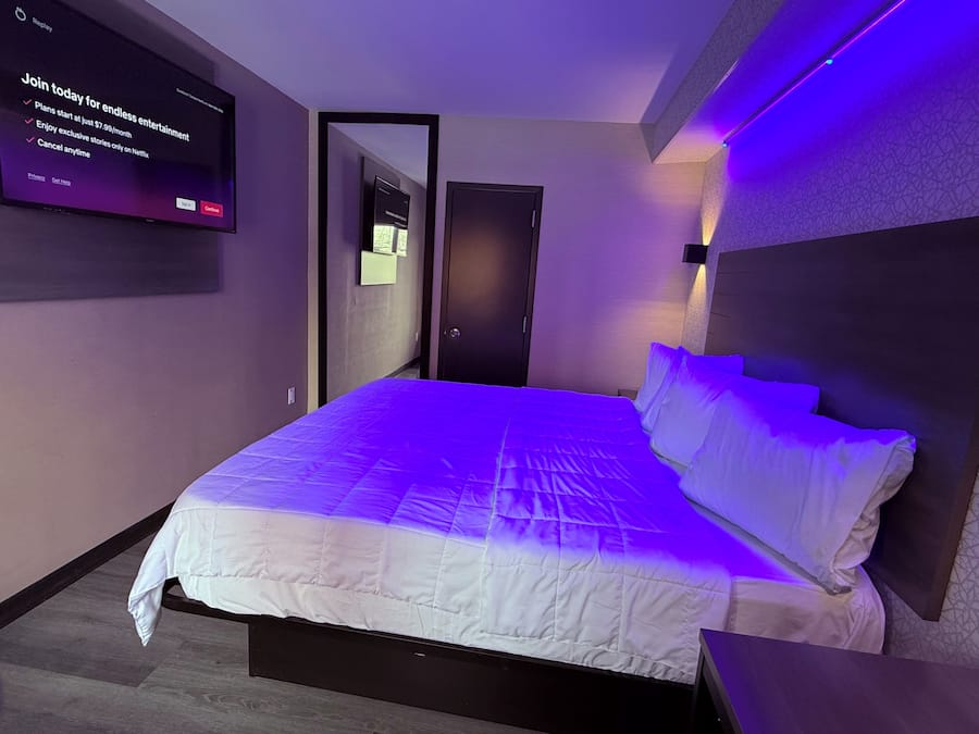 Escrivaninha, espaço de trabalho para notebook, Wi-Fi de cortesia