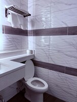 Deluxe Double Room | Bathroom | Shower, free toiletries, towels, soap