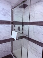 Deluxe Double Room | Bathroom | Shower, free toiletries, towels, soap