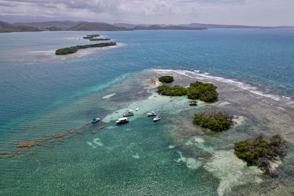 Platja a a prop i tovalloles de platja