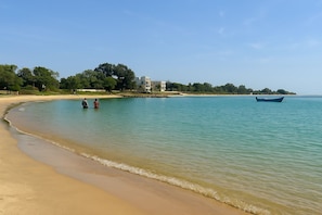 Una playa cerca