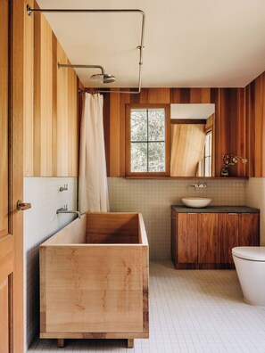 Hair dryer, towels, soap, toilet paper - Provider House Hobart (Lenah Valley)