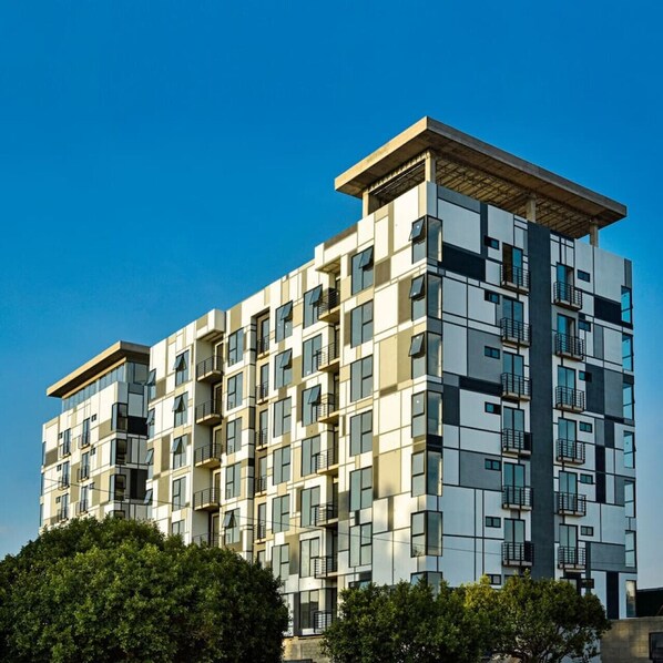 A modern multi-story building with a flat roof, large windows, and balconies. - Van Alen Haus in Tijuana (Tijuana)