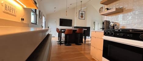 Oven, stovetop, dishwasher