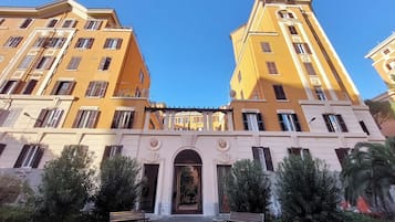 واجهة المنشأة