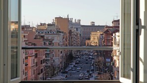 A cityscape with a view of a busy street and buildings. - Domus Augustea San Giovanni Sunset Suites (Rome)
