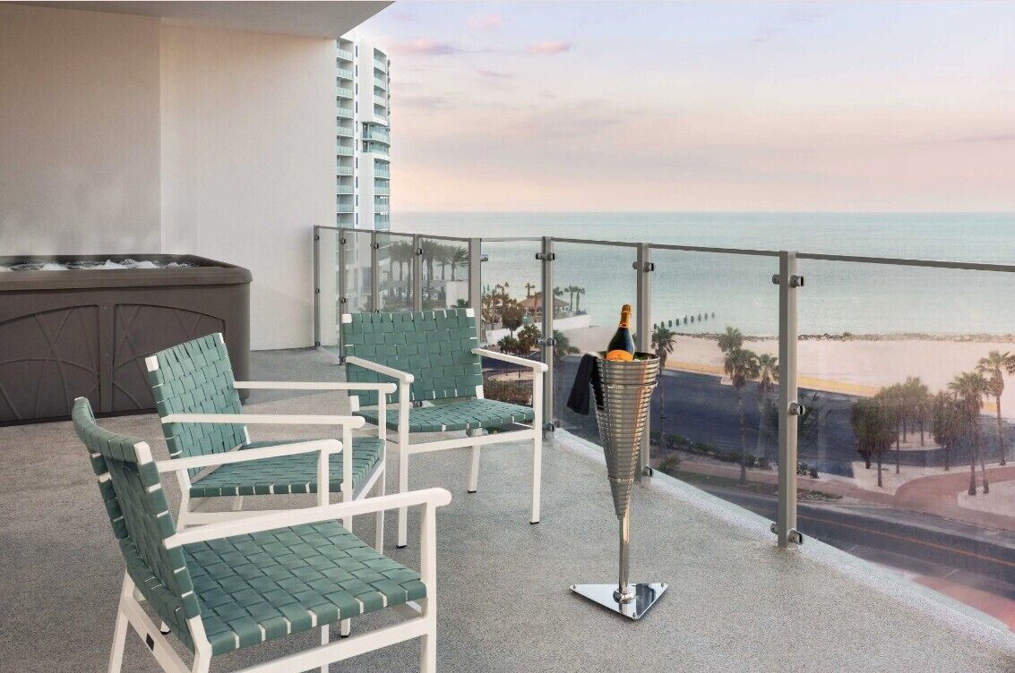 套房, 1 間臥室, 熱水浴缸 (Spacious, King, Gulf View) | 陽台