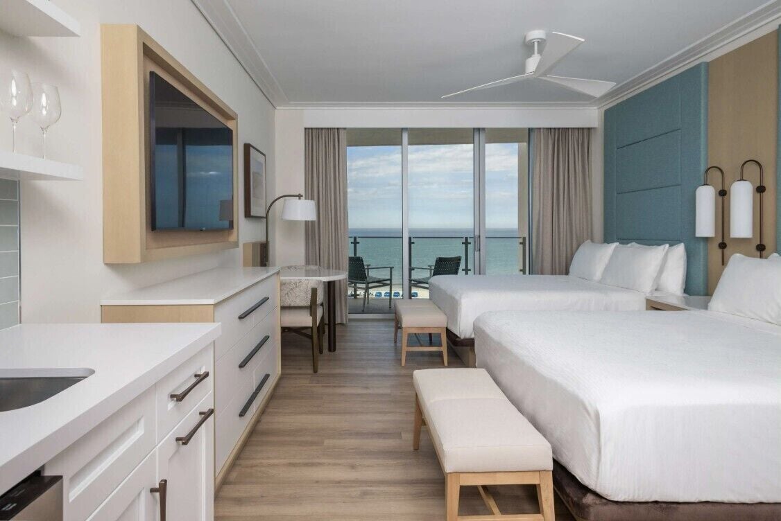 開放式客房, 2 張加大雙人床 (Gulf View) | 書桌、熨斗/熨衫板、免費摺床/加床、免費 Wi-Fi