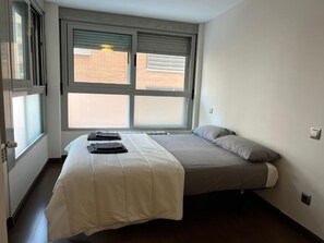 4 chambres, fer et planche à repasser, Wi-Fi, draps fournis