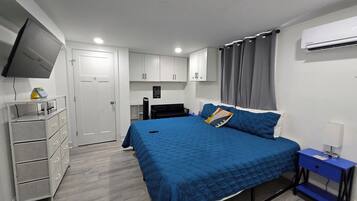 Business Apartment | 1 bedroom, hypo-allergenic bedding, laptop workspace, blackout drapes