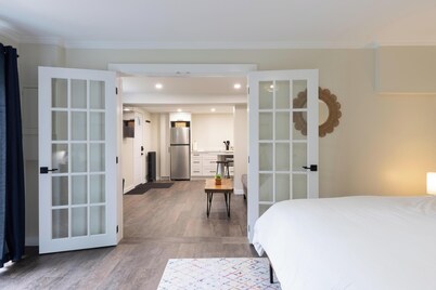 Port Beach Retreat - Modern & Cozy Stay!