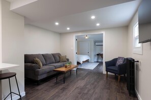 1 habitación, escritorio, tabla de planchar con plancha y wifi gratis 
