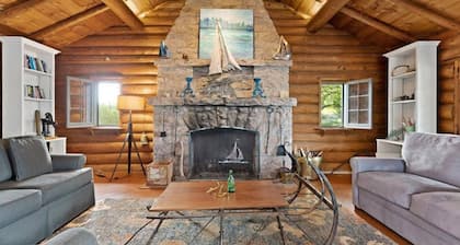 Anchor Island, an enchanting historic jewel